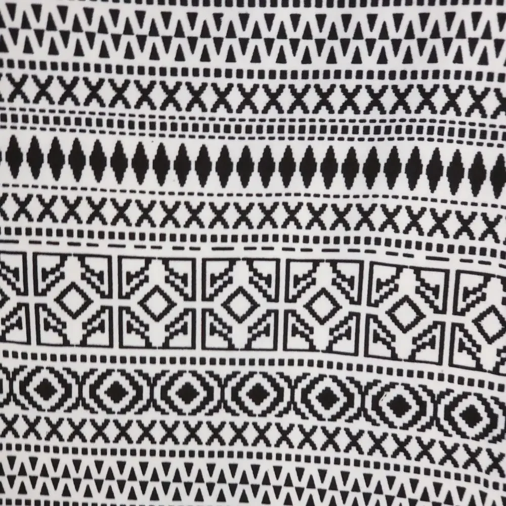 New Black And White Geometric Design Short Sleeve Top Small - Picture 3 of 6